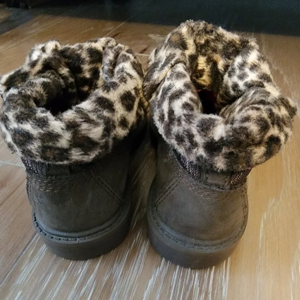 Girls size 10M Timberland roll down boots. Choc brown/leopard print. Adorable. - Picture 4 of 5